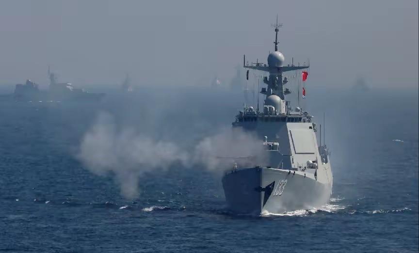 你做初一，我做十五！日舰过航台海三天后，052D冲向横当水道。
 
4月19号东