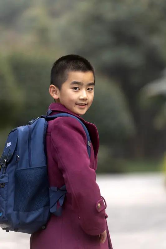 小学生恶搞妈妈的日常生活，编出“锄禾日当午，妈妈真辛苦。上午打麻将，下午斗地主”