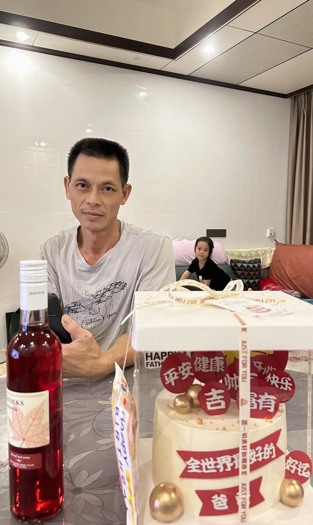 祝天下所有的父亲节快乐，你们辛苦了，你们是孩子的后盾。