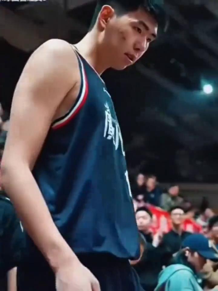 广州球迷太喜欢徐昕了，一直喊杜锋。
亚洲宝。