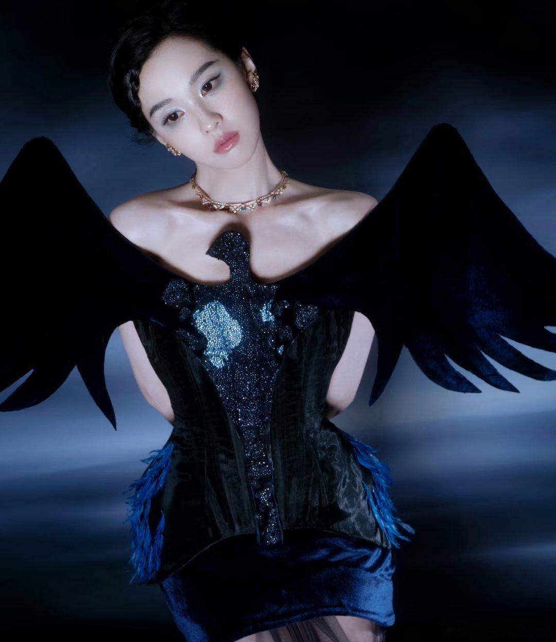 VOGUE明星出图，谁最亮眼！欧阳娜娜、  陈都灵，王玉雯、许凯、陈星旭、  毕