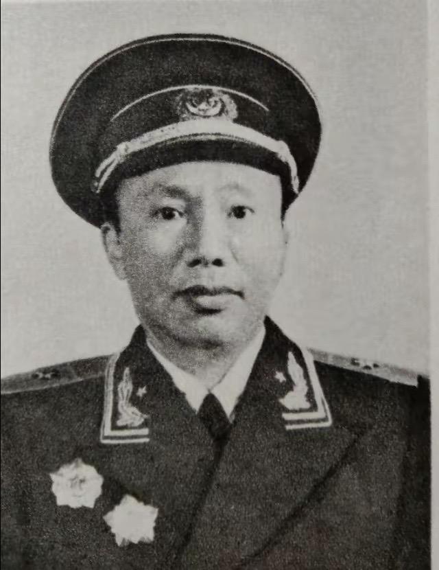 段德彰(1913年-1999年1月16日)，原名段箕权，江西省于都县人...