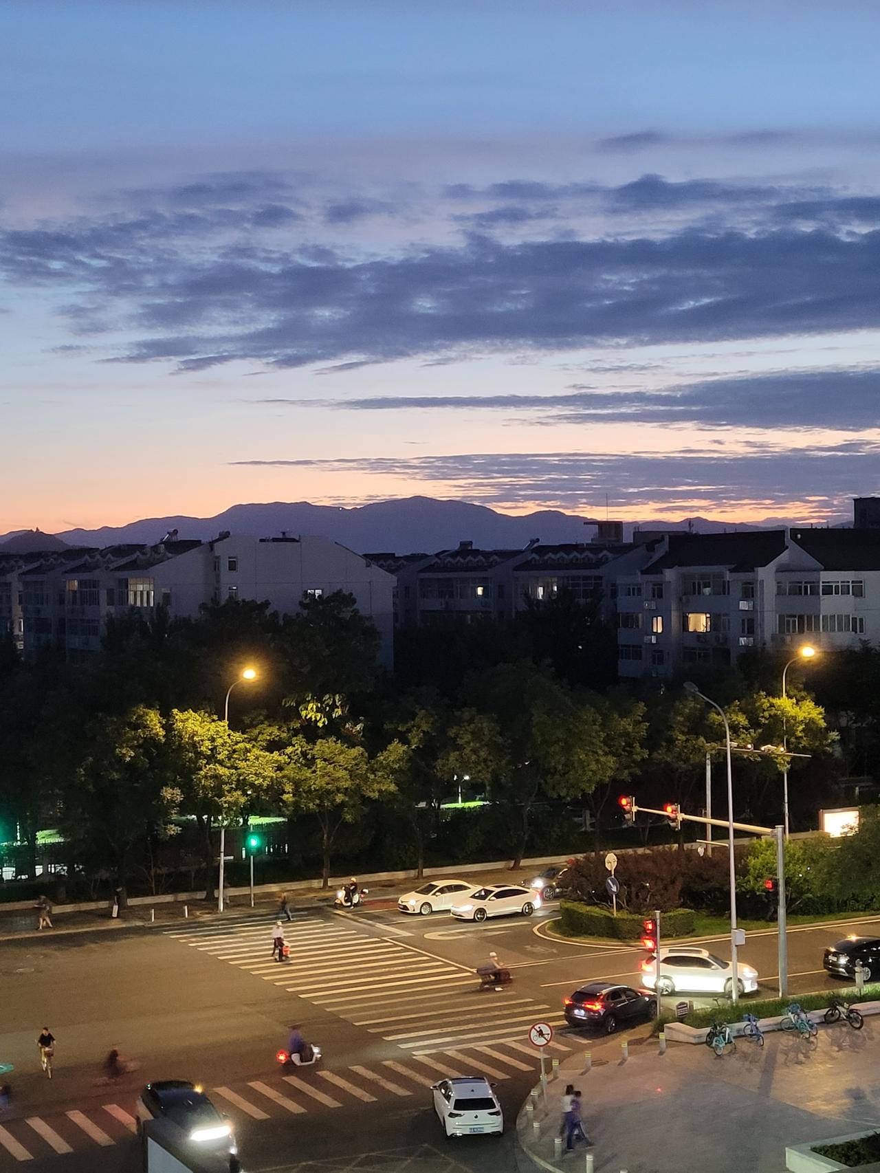 昨天和今天的北京上海南京宁波青岛大连的空气质量报告。

/每日一报。
/全国首家