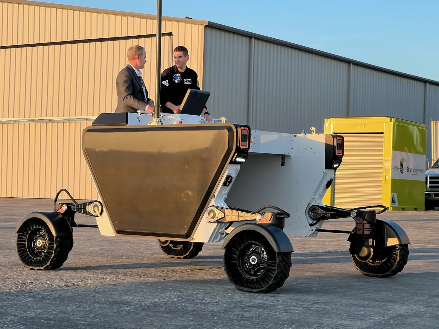 祝贺NASA 下一任局长。 早在 2022 年，他提前试驾了月球车 F...