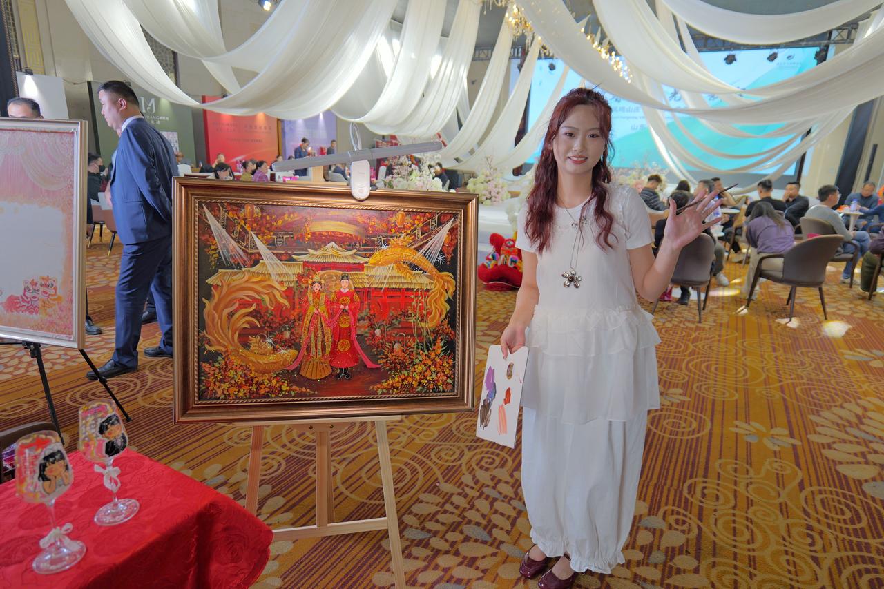 【婚礼上的新职业——婚礼画师】在开元凤鸣山庄参加婚博会，发现了一个新职业——婚礼