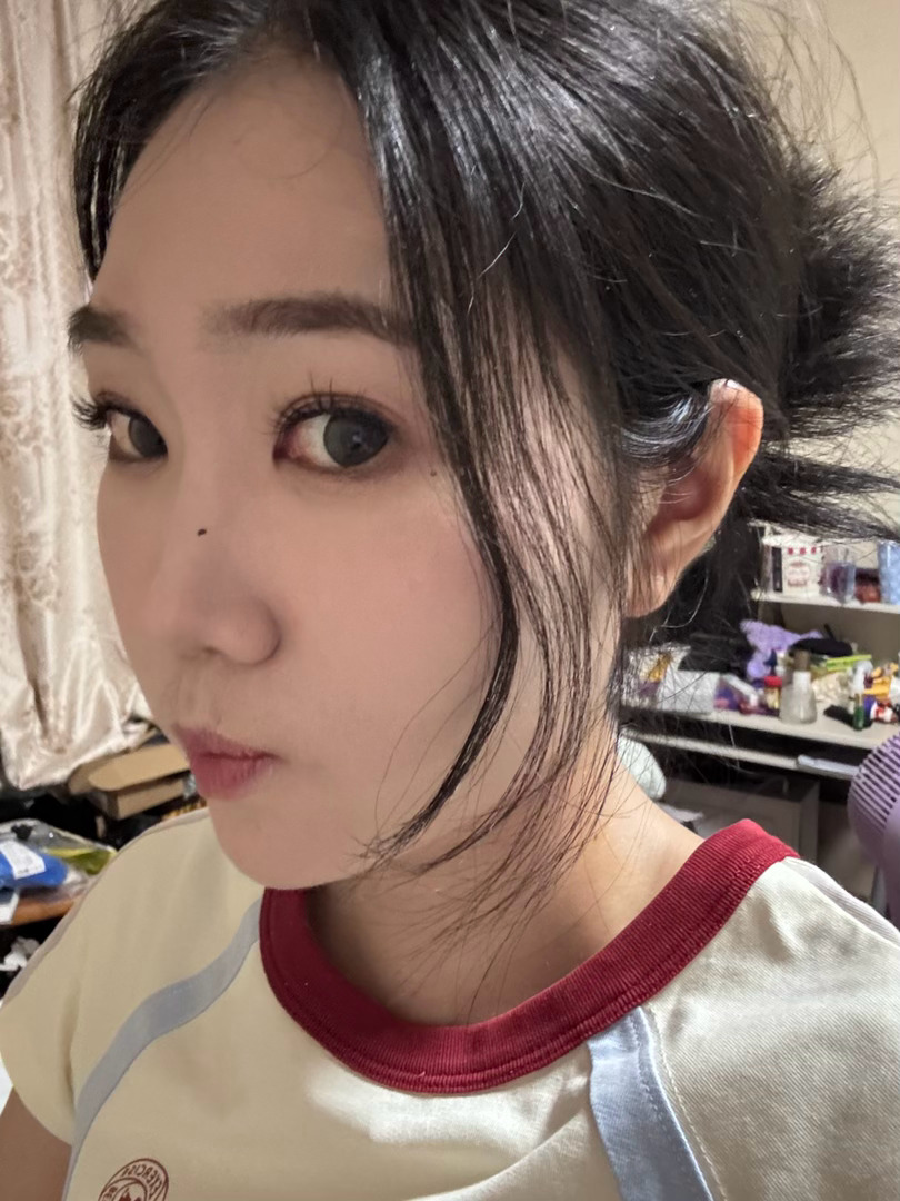 ct的两款pt上眼对比的motd分别用了两个多用盘粉底液有点太干了夏盘的提亮感会