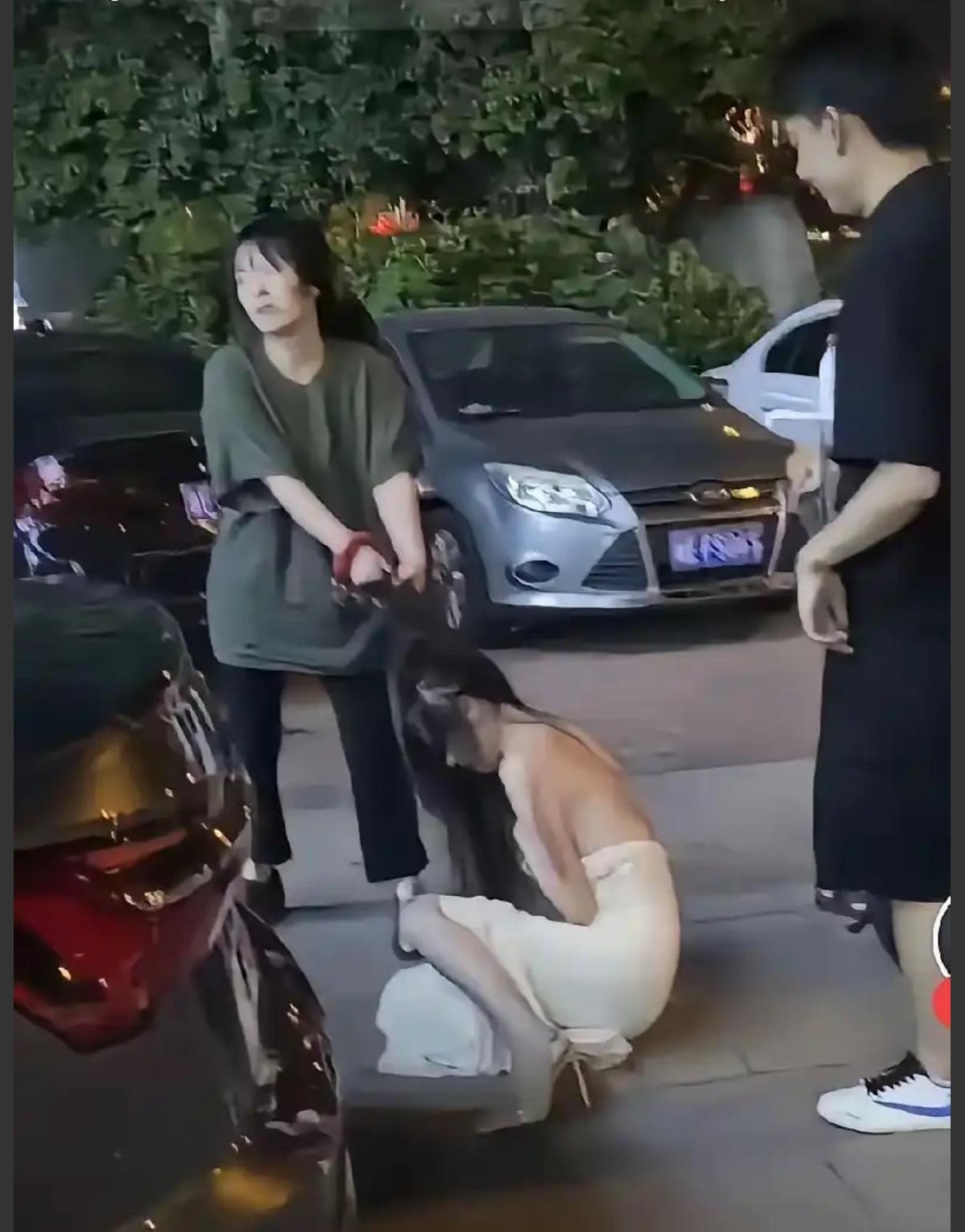 如今这位湖南原配的现状，
给所有男人提了个醒，就是你长得再帅，再能赚钱，也千万要
