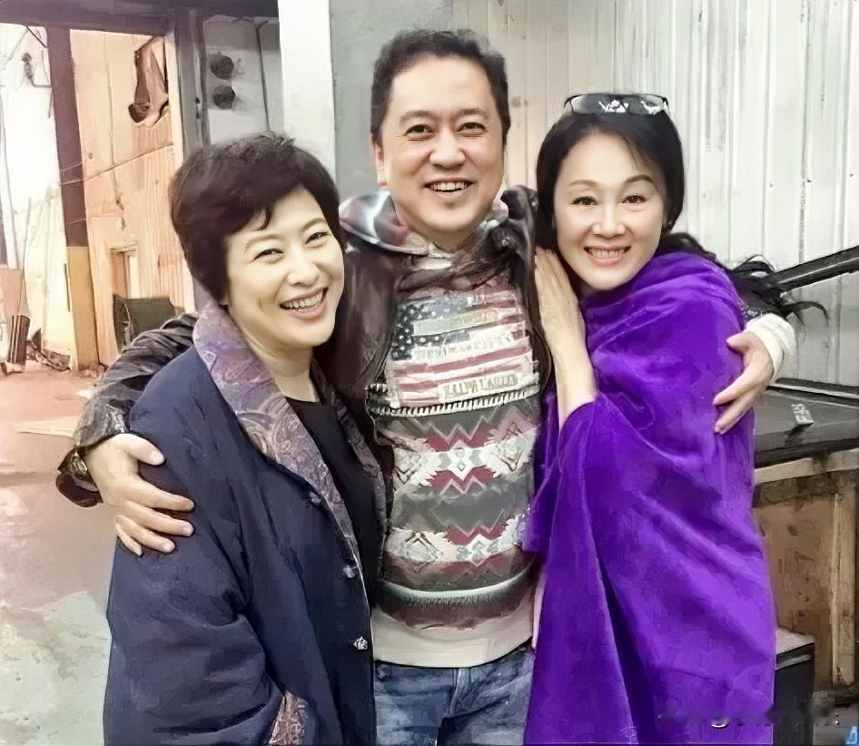 能把这三位老演员都认识，说明你已不再年轻了，至少是70后了吧。