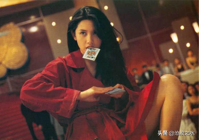 1999年邱淑贞在日本低调完婚的消息传回香港，不知多少男人暗自叹气——全港男人的