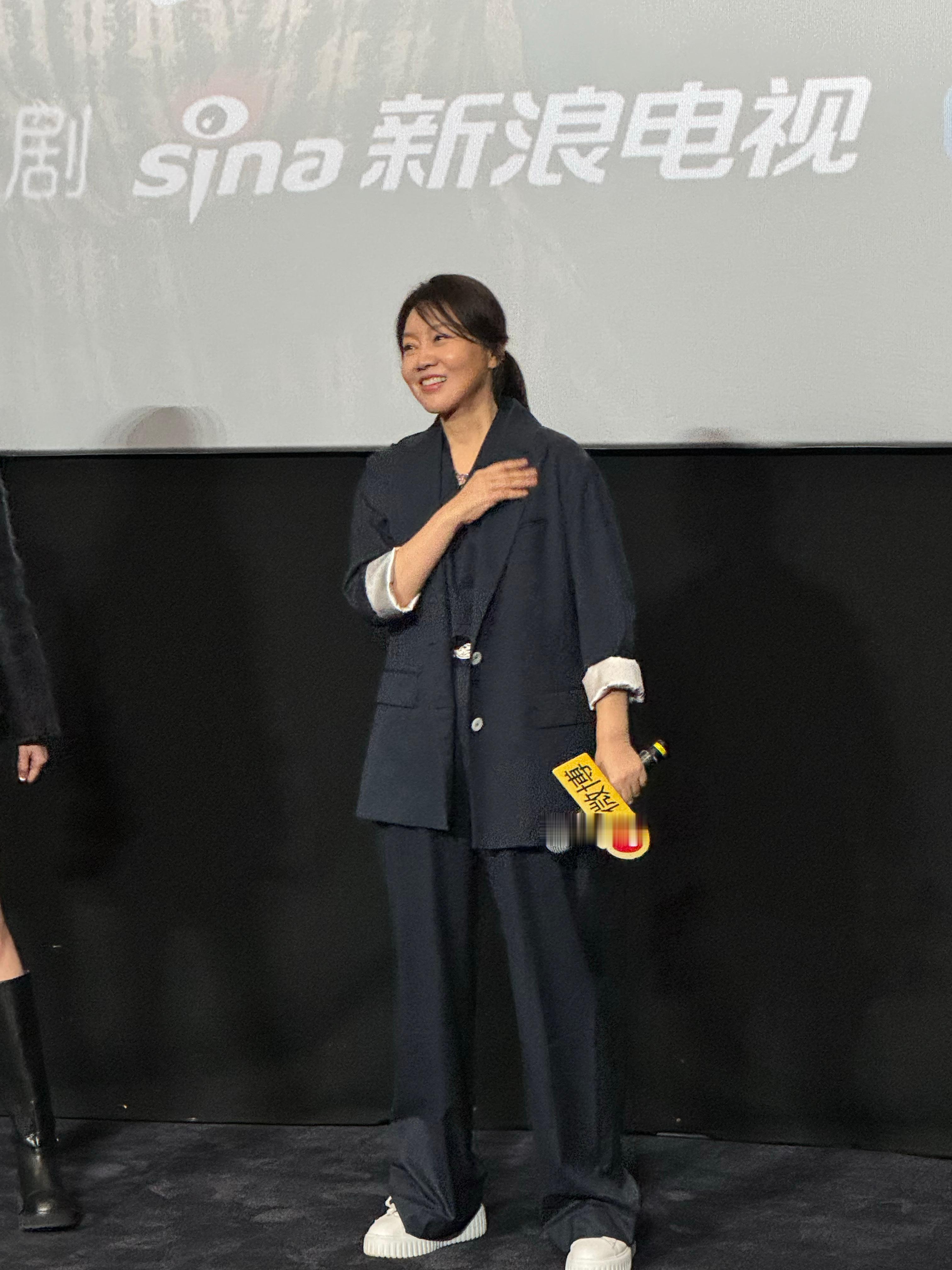 #闫妮跳苹果香##闫妮跳了苹果香# 哈哈哈哈哈 ​​​