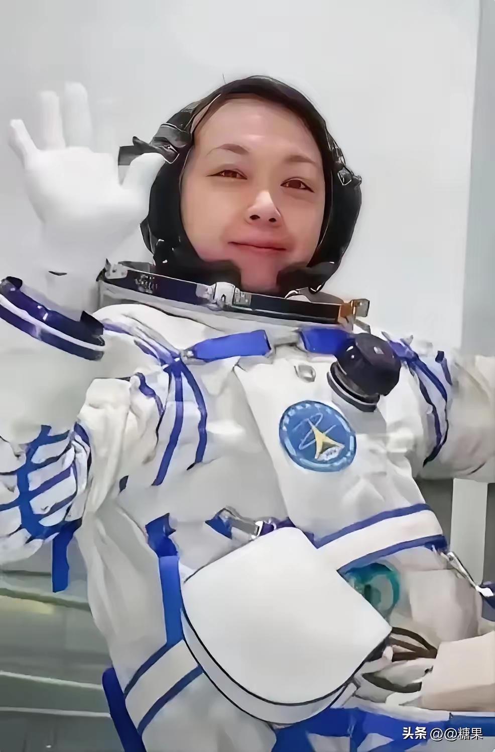 一个香港路政署高级工程师，突然辞去公职，带着11岁的龙凤胎和9岁小女儿，举家搬到