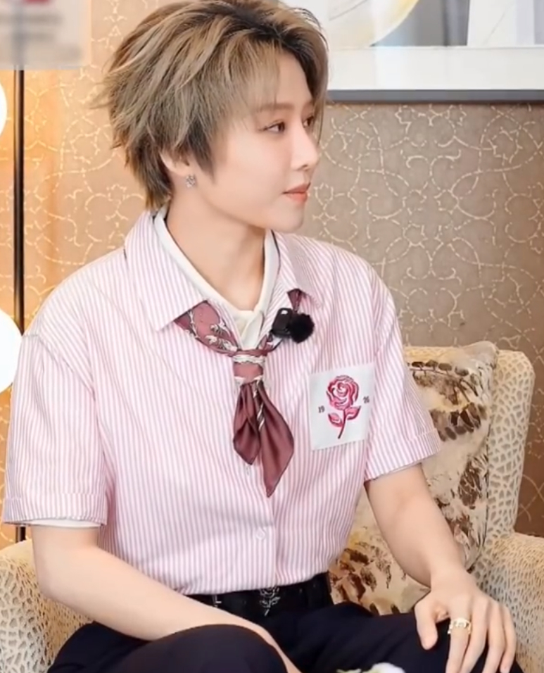 刘雨昕在伦敦的这个最新访谈，我看了谈谈相反第一，好漂亮的雨昕，昕的国际范儿真是越