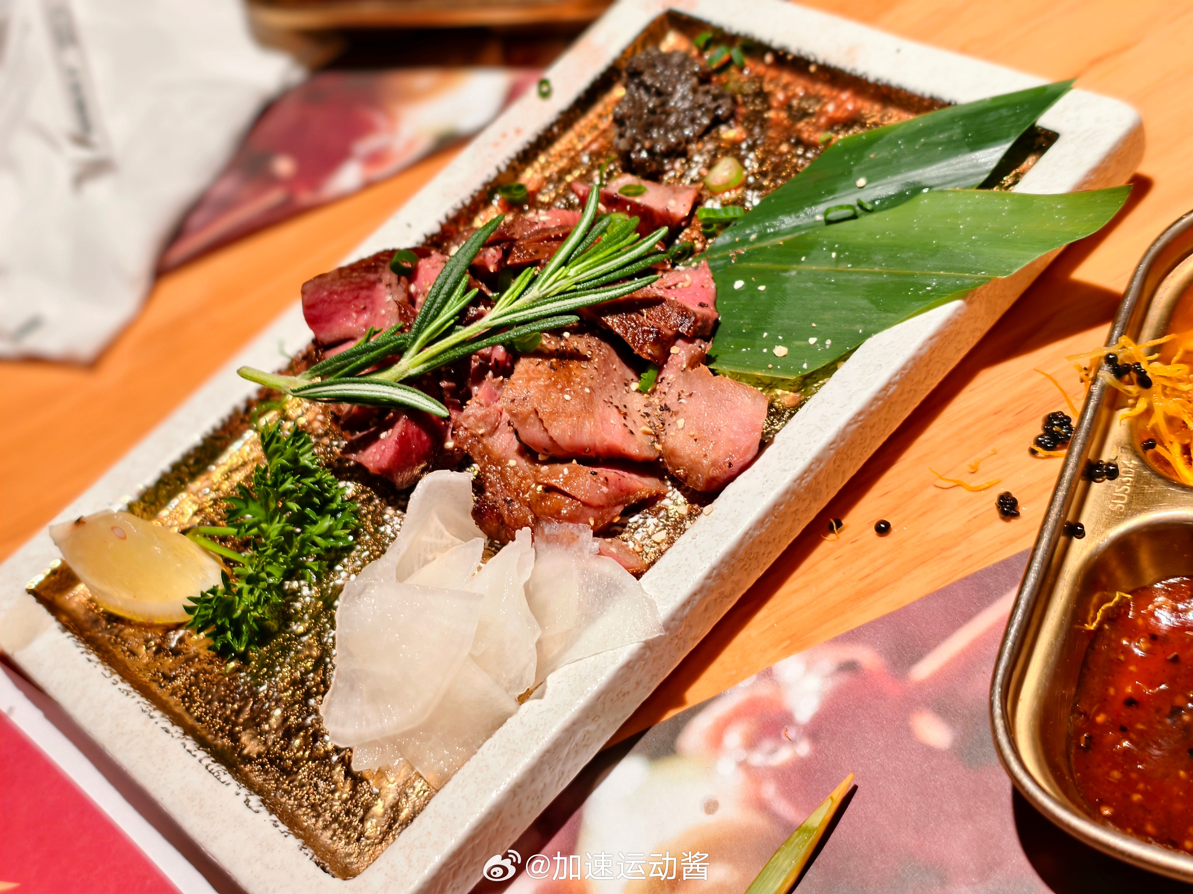 健完身去胡吃海喝一顿。犒劳一下自己的胃，惦记这一口很久了减脂餐好好吃饭不可辜负的