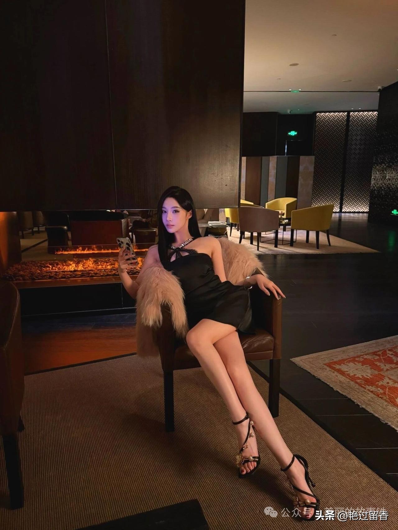 优雅黑裙，奢华酒店，自拍时刻✨