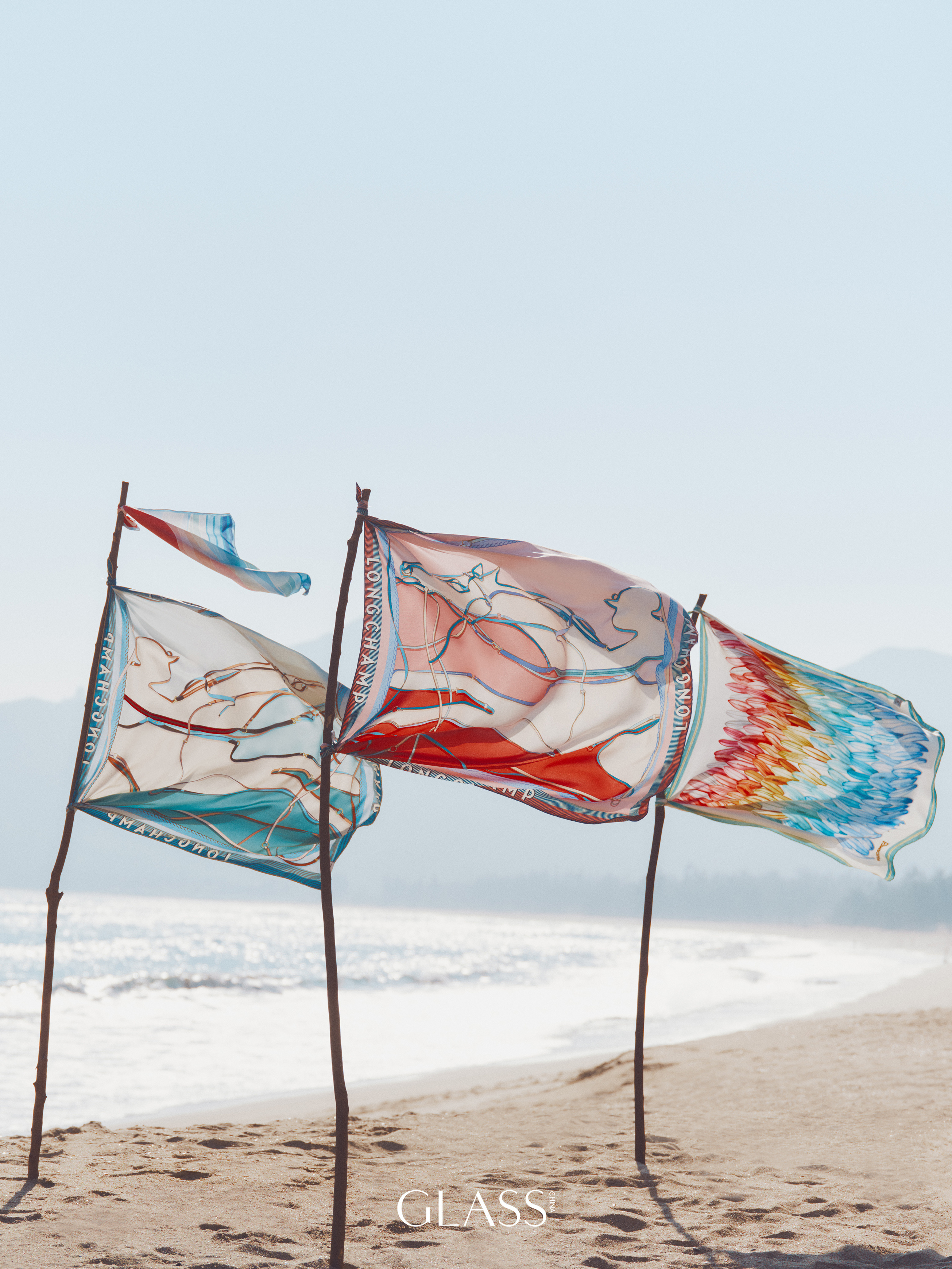 李一桐GLASS四月刊封面  很美 