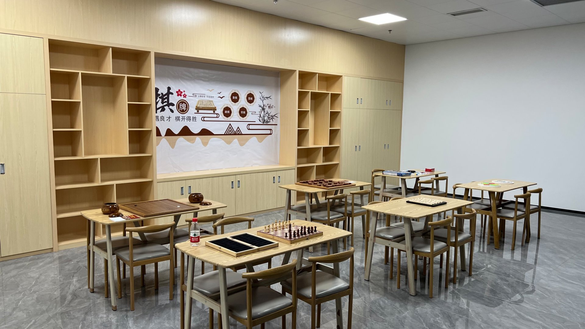 比亚迪扩招抢人才促发展，近日启动春季大规模招聘，计划在深汕合作区招聘超2200名