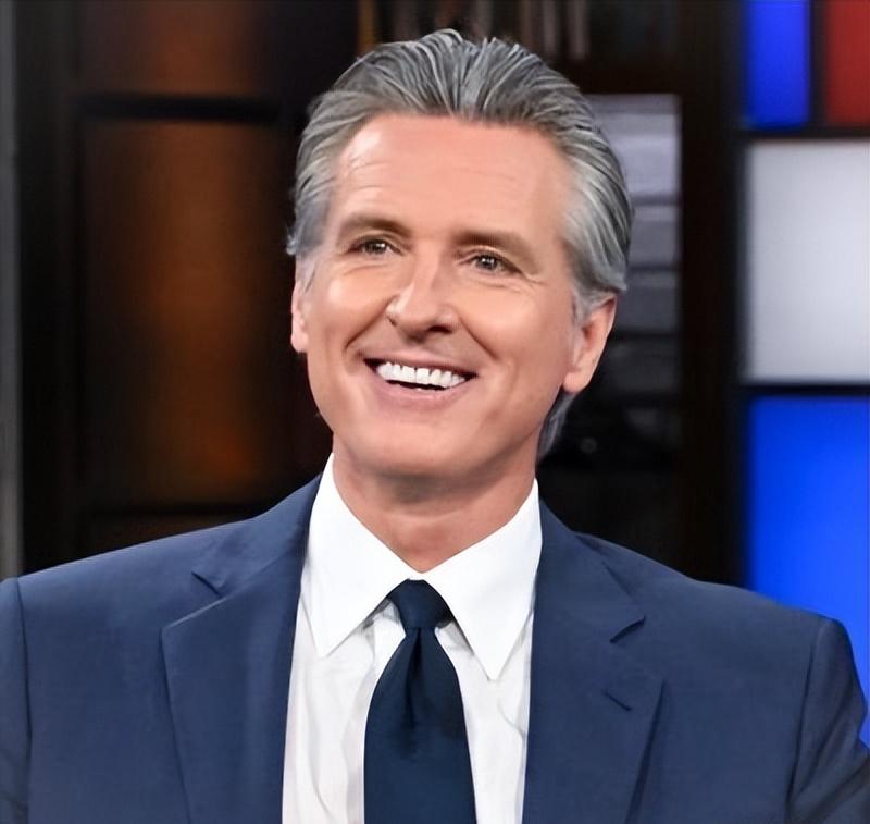 加州州长纽森今天发文说：“美国人实实在在正在为唐纳德·特朗普的腐败付出代价。他利