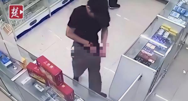 湖北，一男子从药店买了一盒“伟哥”，吃完却发现没有任何反应，他觉得药是假的，为了