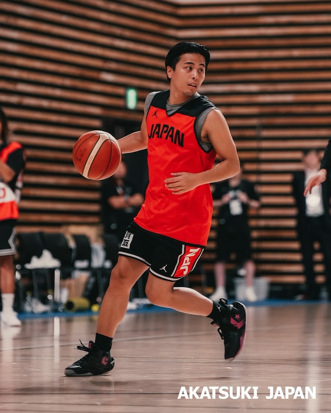 日本男篮国家队开启训练，快船球员八村塁，河村勇辉，前NBA球员渡边雄太参与其中。