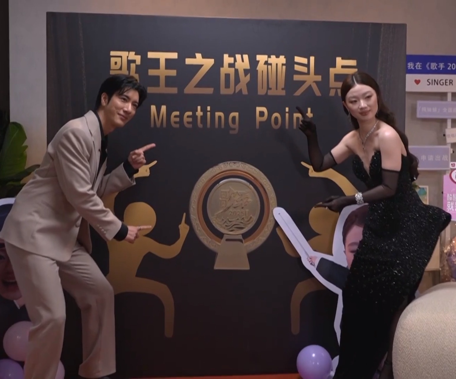 歌手总决赛准备好了！期待今晚的歌王诞生~ ​​​