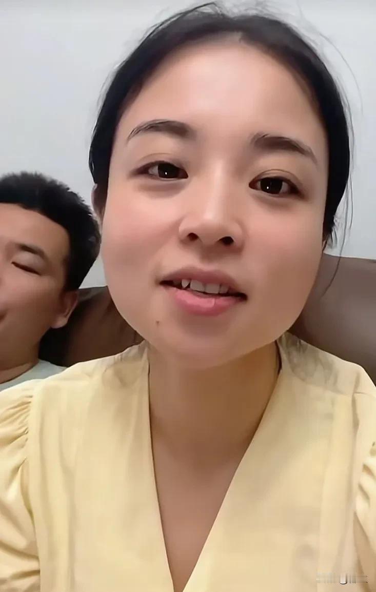 看了南阳渝见小面老板娘的回应，感觉她的格局比遇见小面老总的格局都要大。

1、她