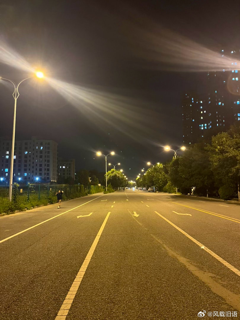 这一生很短多做一些自己喜欢的事力所能及过日子随心穿搭偶尔犒劳自己好好善待自身不勉