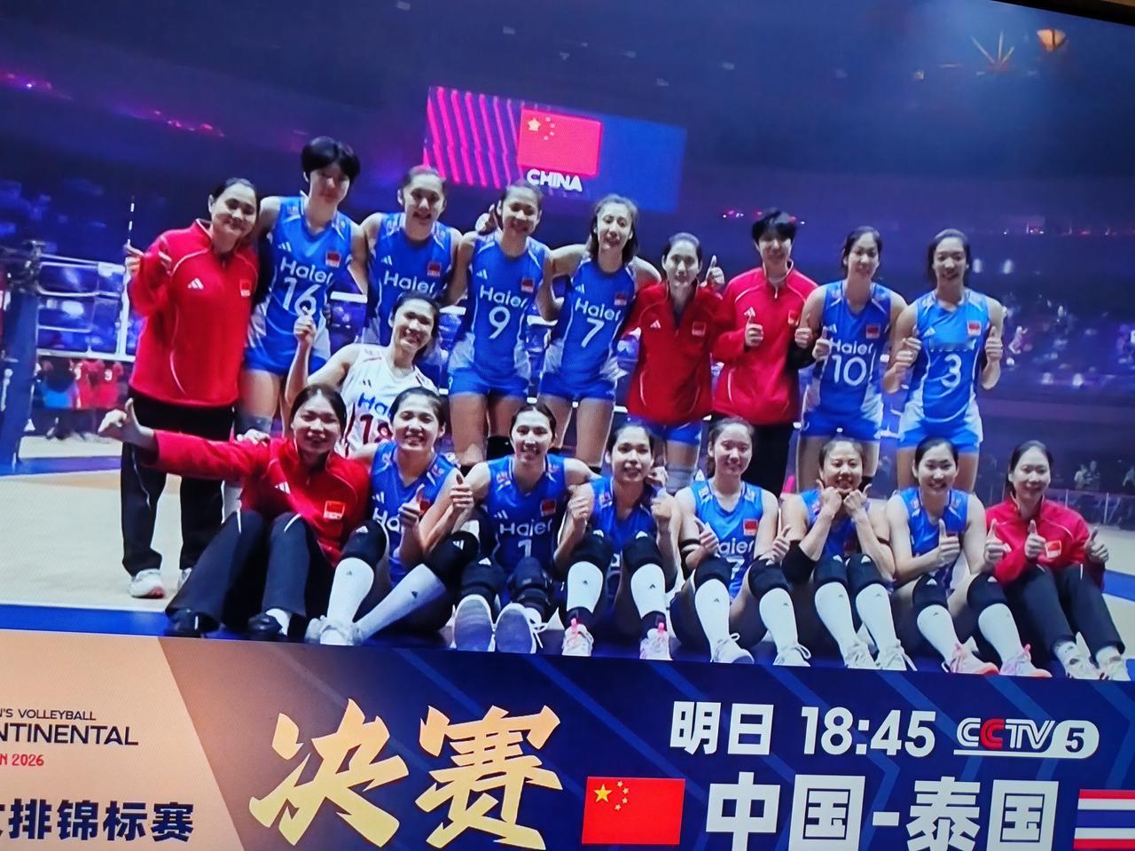 3：0，中国女排在亚锦赛半决赛战胜伊朗女排，三局比分是25：22，25：12，2