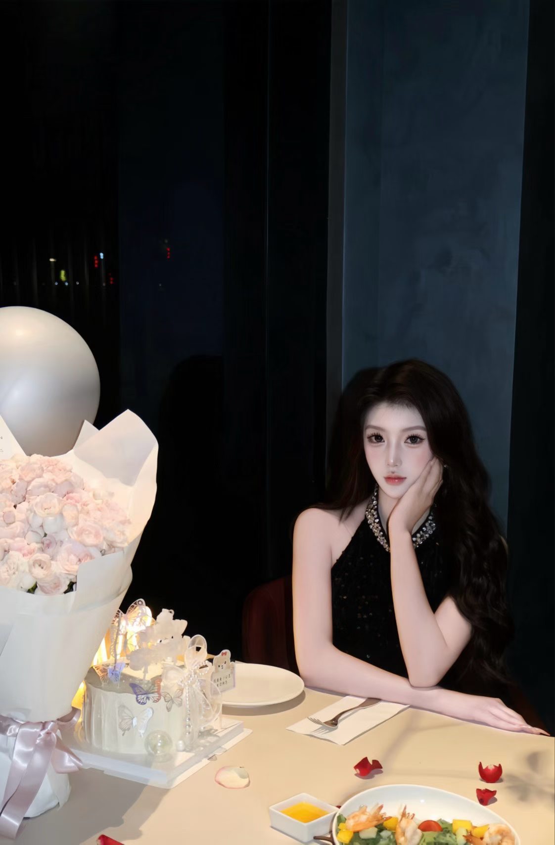 18岁的最后一天 那就祝我今后日子更明媚灿烂 祝我的粉丝个个发大财 
