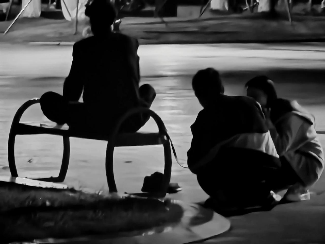 夜色渐浓，我们的故事在这座城市里继续着～