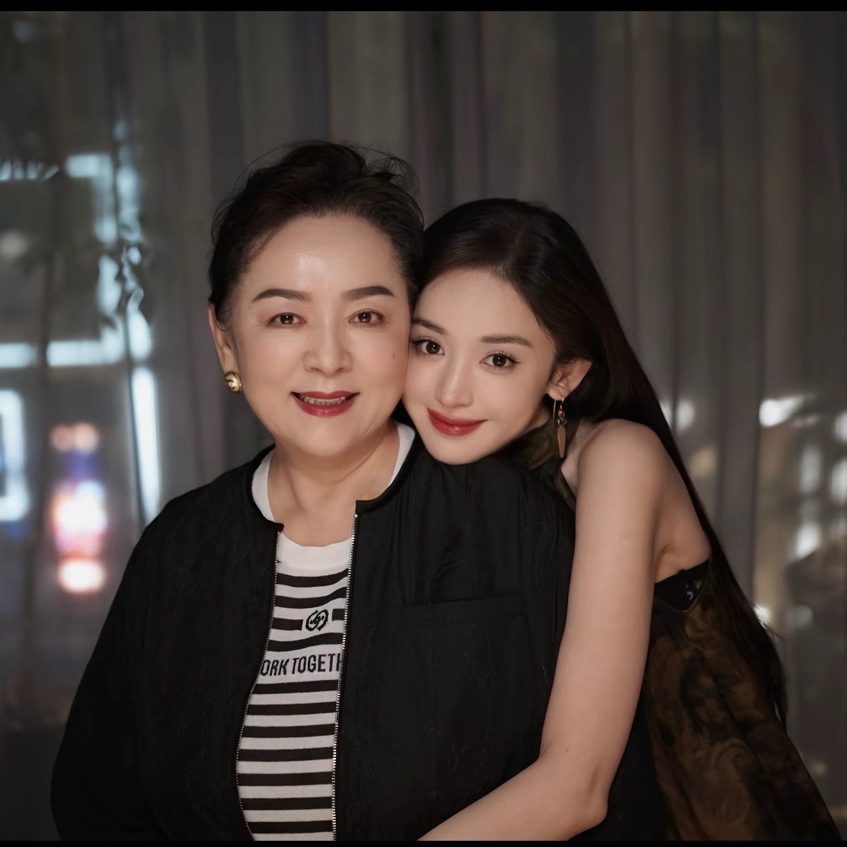 娜扎生日和妈妈合照娜扎和妈妈庆生合照 娜扎生日和妈妈合照 