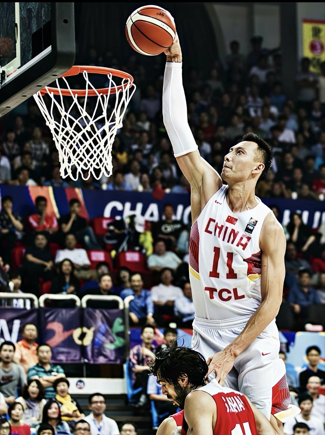 易建联NBA退休金能领多少钱？？45-50岁：易建联此阶段每月可领：1021美元