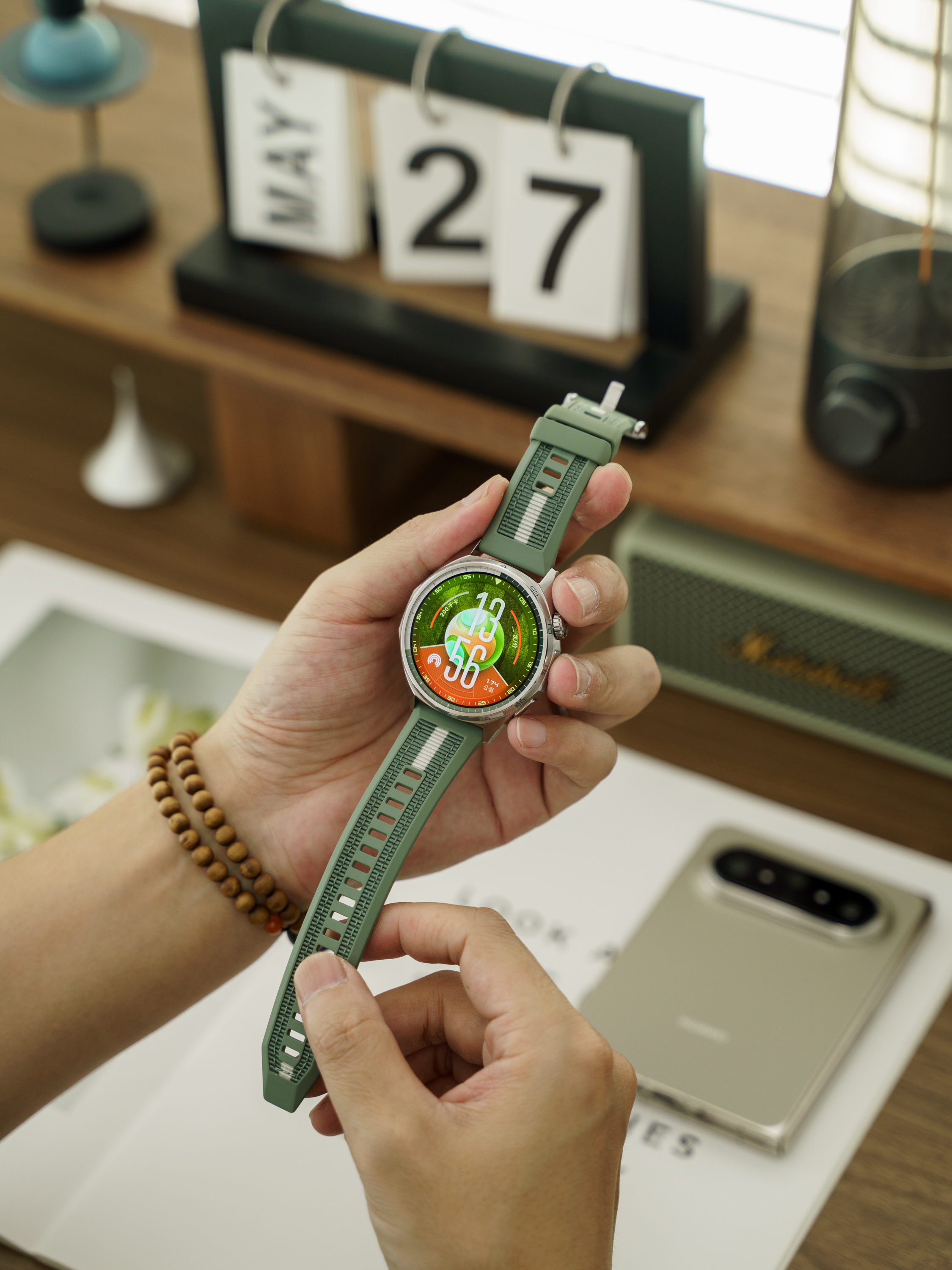 好气！上周刚买完原野绿的GT6，隔两天就发现有个型格绿的礼盒上线了，感觉更好看。