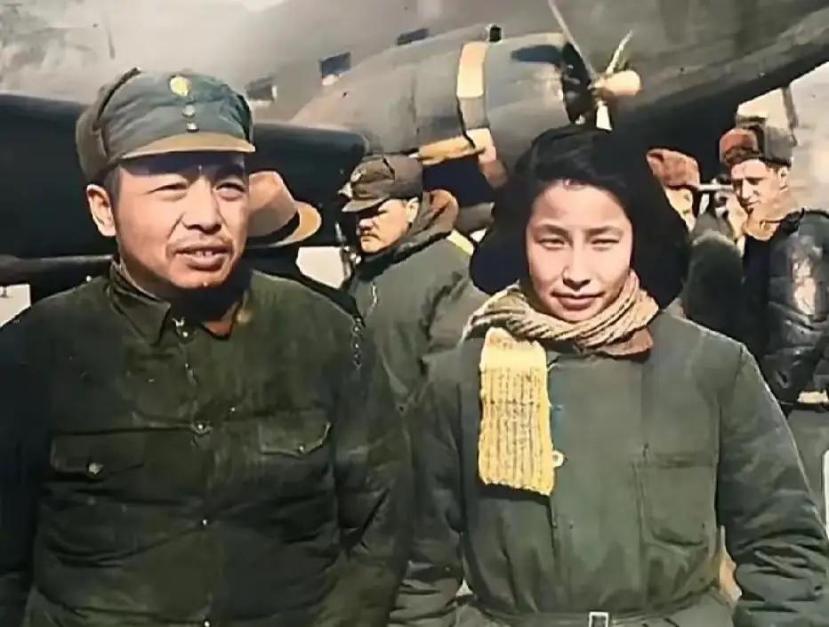 这是40岁彭德怀和夫人浦安修的真实合影，都看看吧，浦安修透着一股自然美，令人惊艳