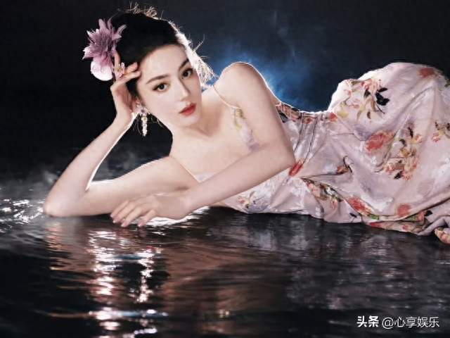 不是高定又怎样，迪丽热巴又一封神造型出圈