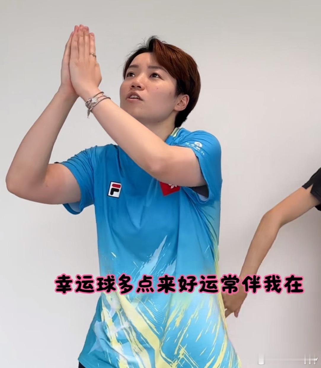 都要！！港队要中国队也要！！！！ 