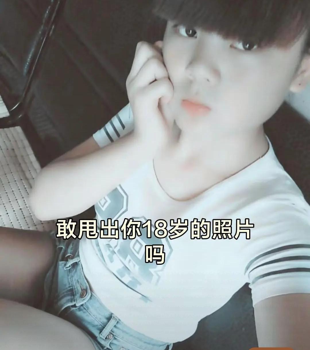晒一晒我的18岁，回不去的青春
 
翻出十八岁的旧照片，一瞬间感慨万千。
 
那