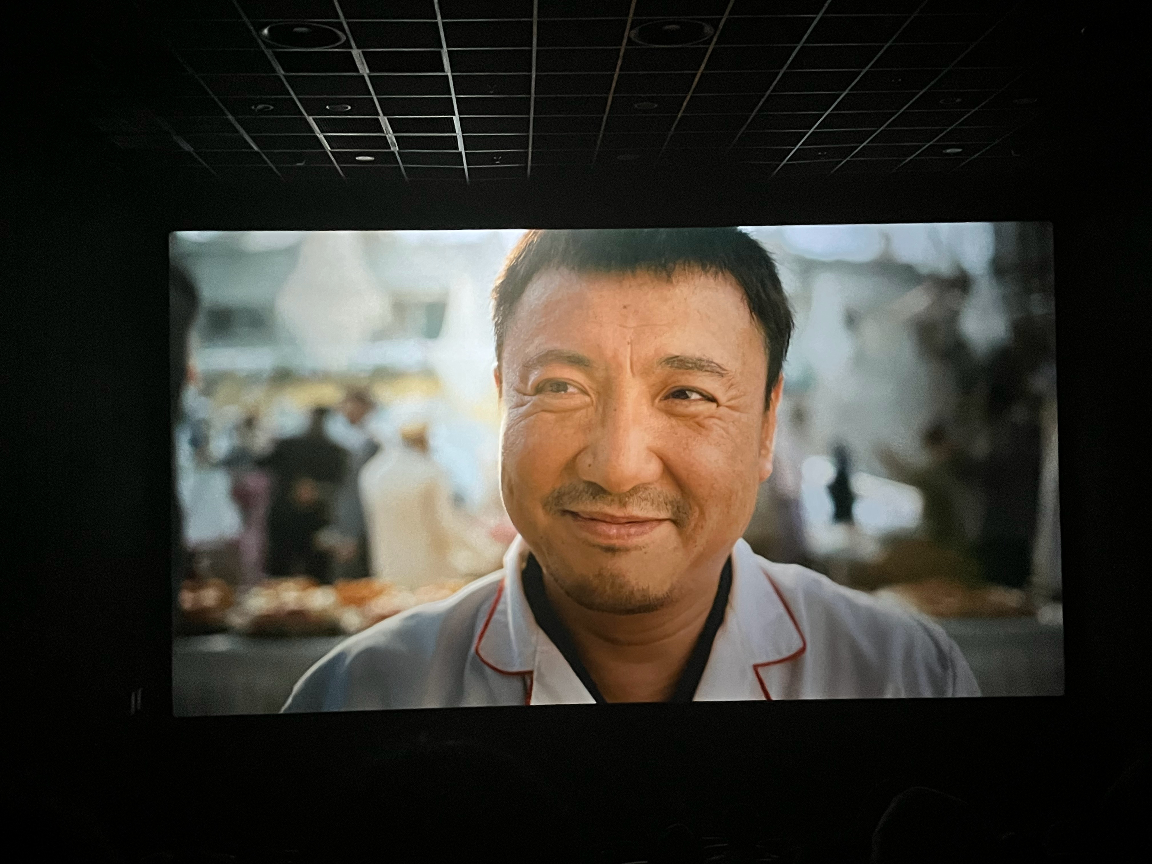 沈腾演技还行吧～～导演是《我不是药神》的导演，题材是反战题材……感觉像舌尖上的中