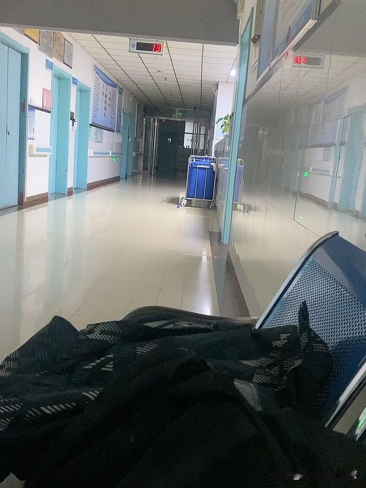 一个人，生病，去医院看病，检查住院，
是几级孤独呀？
生病住院感悟 孤独比病更可