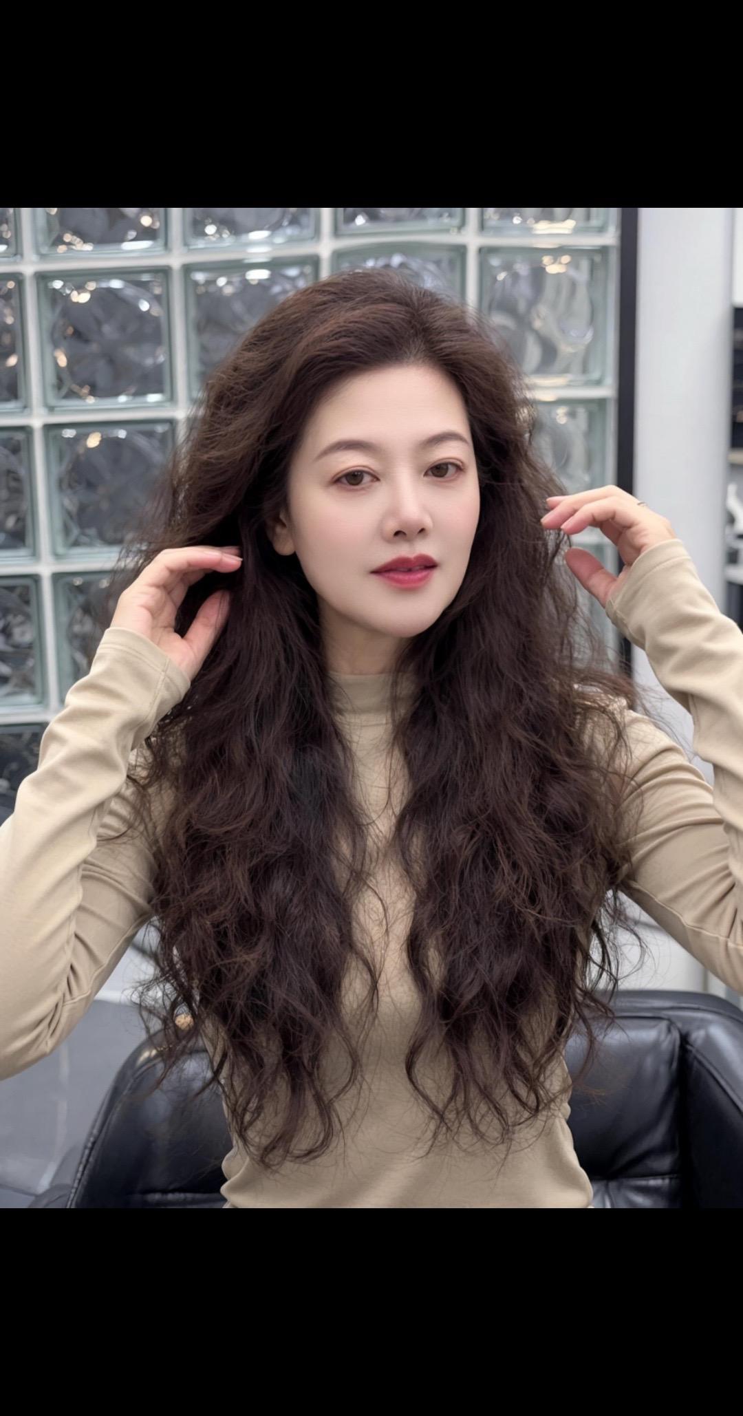 AI柔美卷发写真 抖音ai创作