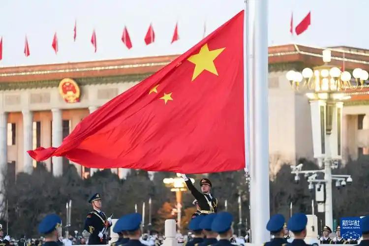 天安门天天换国旗是浪费？旧旗背后的故事比你想的更厚重！

有人说天安门天天换国旗