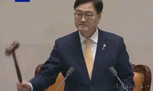 据韩国媒体12月10日报道；韩国会正式通过了决议案，要求迅速逮捕涉内乱罪的总统尹