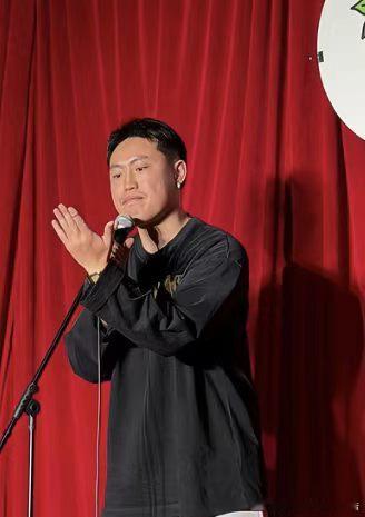 高原没有龙凤只有牛马喜剧之王单口季这个比喻特别接地气，龙与凤象征大众眼中的成功，