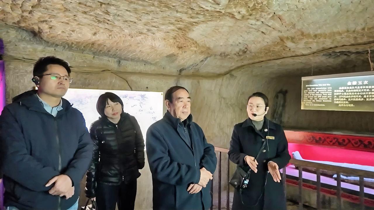 12月1日，中国作协原副主席、陕西省作协主席贾平凹到徐州市云龙区开展调研采风活动