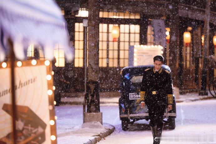 陈星旭试图捂死玩偶肖稚宇捶玩偶触发嘲讽循环，打电话时慌慌张张捂玩偶的样子，霸总秒