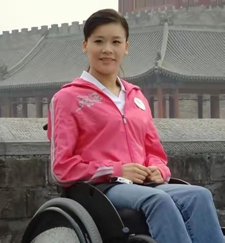 44岁桑兰：高位截瘫也要拼二胎，她把苦难活成了光
 
44岁的桑兰，胸部以下完全