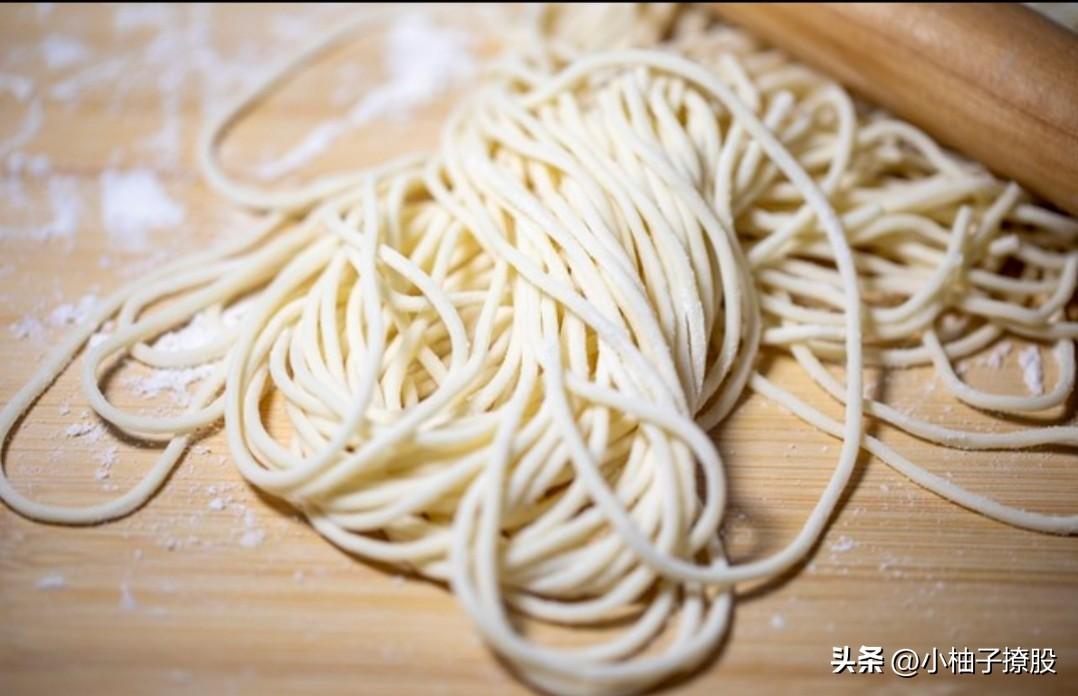 今天普跌，明天该怎么应对？说说自己有关明天的操作计划吧，其实每个人，收盘后就应该