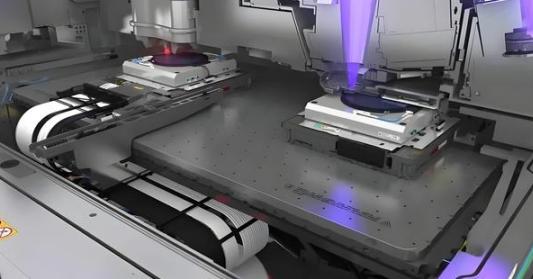 美国：绝不允许把使用美国技术的光刻机卖给中国。中国：绝不允许把使用中国稀土的光刻