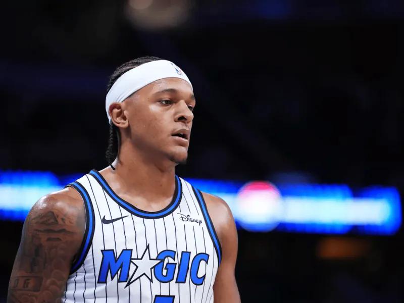 你敢信？
班凯罗这真的辣眼睛啊！铁出天际！最近7场球，3分球23中1，命中率4.