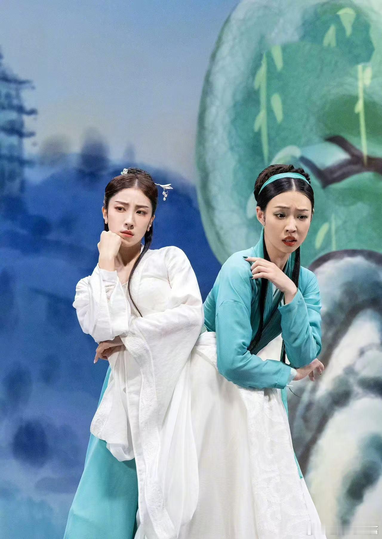 小婉管乐承包白蛇青蛇  白蛇青蛇再度登场，竟然由小婉与管乐这对黄金搭档演绎。她们