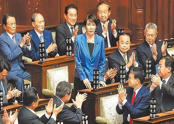 参加选举投票的多数人日本人投向新的执政联盟，由此可见，现在的很多日本人已被高市早